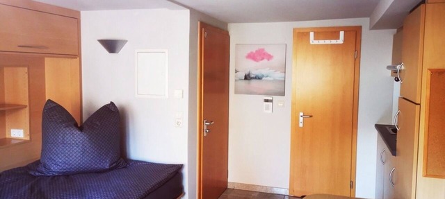 Peaceful 1-bedroom studio in charming Stuttgart perfect for your stay W5 P13
