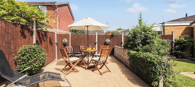 Peaceful 2-Bed Smart Bungalow with Garden
