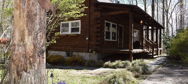 Peaceful and Private Adirondack Log Cabin