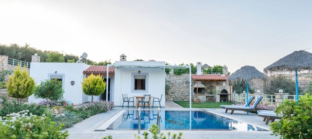 Peaceful fully-equipped villa Erato, Pitsidia - garden, swimming pool, BBQ, Wifi