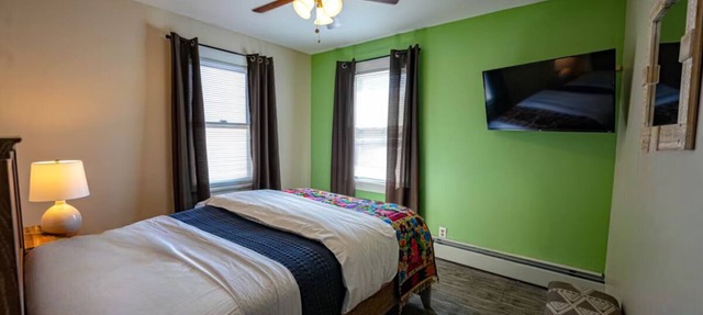 Peaceful Getaway w/Dining Option Close to Downtown | Suite w/Kitchen