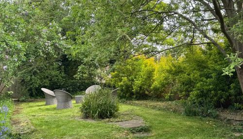 Peaceful Home in Surbiton, Surrey, UK near Chessington World of Adventure & Wimbledon with free parkings