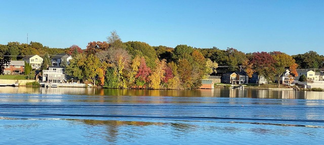 Peaceful Lakeside Retreat. Kayak & Lake View on Lake Quinsigamond,