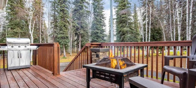 Peaceful Nature Escape w/Deck in North Pole!