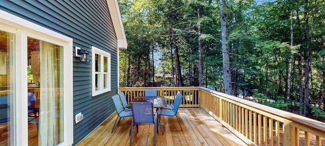 Peaceful new cabin, close to downtown, rail trail & beaches for all seasons fun