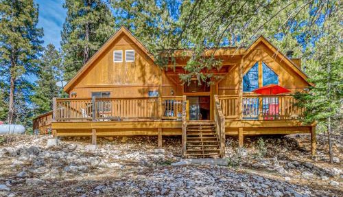 Peaceful & Private Cloudcroft Cabin with Deck!