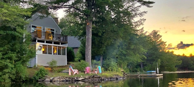 Peaceful, quiet lakeside cottage in Sunapee, 12 minutes from the skiing.
