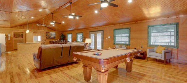 Peaceful staycation River Lodge and 2 cabins