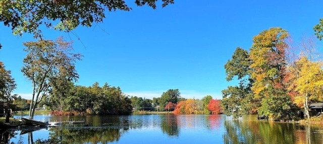 Peaceful WATERFRONT Cottage Near Mystic and Casinos