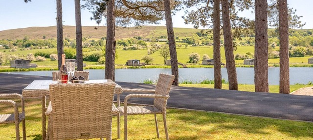 Pendle View Gatehouse – Lakeside Stay in the Ribble Valley