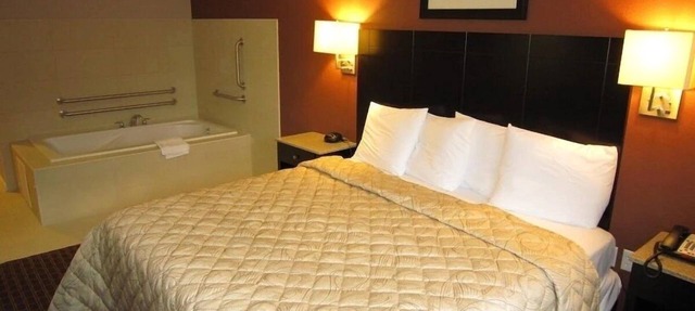 Perfect Stay at Red Carpet Inn Monmouth! Free Breakfast!