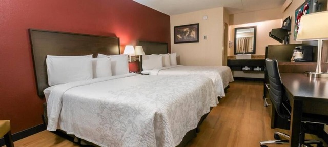 Perfect for a Small Group! Free Parking On-site, Pets are Welcome!