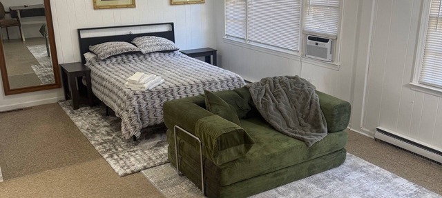Perfect oasis, near downtown Charleston, Musc hospital, and Charleston airport.