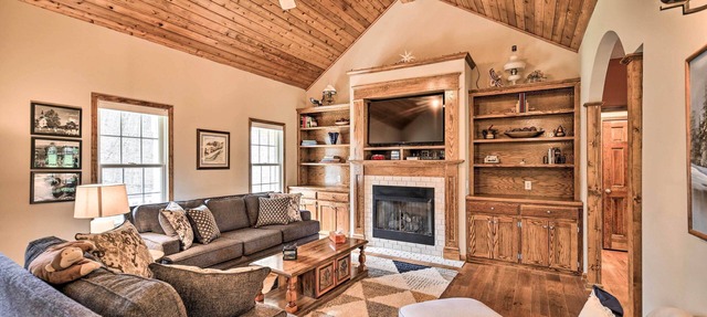 Pet-Friendly Abingdon Abode w/Yard & Grill!