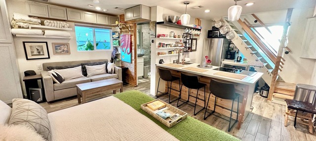 Pet-friendly accommodations near water and restaurants.