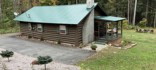 PET FRIENDLY Adirondacks Log Cabin! Lake George, Saratoga, SPAC, Sacandaga