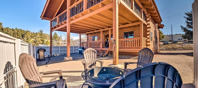 Pet-Friendly Cloudcroft Cabin: Walk to Shop, Food