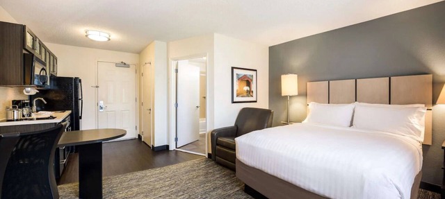 Pet-Friendly Getaway in Boston | Kitchens & Laundry | South Shore Plaza