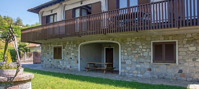 Pet-friendly Holiday Home "Villa Olga Lago Maggiore" with Garden & Balcony