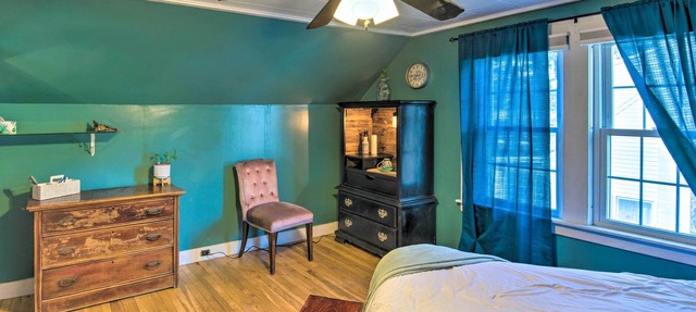 Pet Friendly, Immaculate, updated, walkable to all Main St. & local parks!