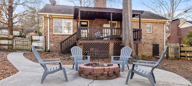 Pet-Friendly, King Bed, Fenced Backyard - Perfect for Families or Work Groups