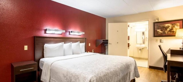 Pet-friendly Property with Free On-site Parking! Your Convenience at its Best!