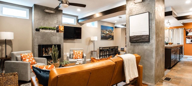 Pet-Friendly Southside Getaway - Sleeps 12