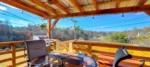 Pet-Friendly Studio w/Hot Tub & Views in Marshall