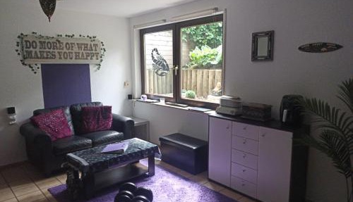 Phils Cozy apartment self check in near Airport free parking airportbus station