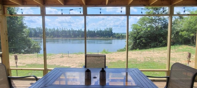 Pickwick- Screened Patio ON Tennessee River 7th Nt FREE- Dogs Allowed