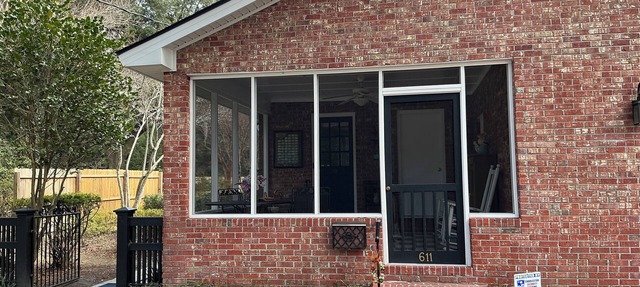 PINEAPPLE HOUSE - Comfortable home in historic district of Summerville SC