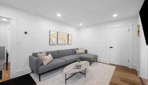 Pittsburgh Millvale Modern 4 Bedroom Apartment with Parking