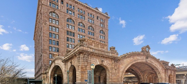 Placemakr Downtown Pittsburgh at The Pennsylvanian