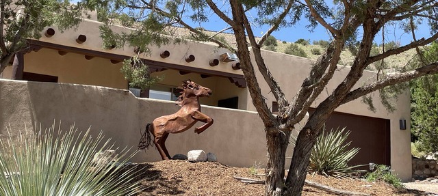 Placitas Magic-2 Bed/1 Bath Custom Santa Fe Home