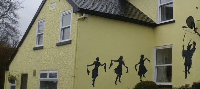 PLASAUDUON - Three minutes walk from the centre of this lovely Market Town