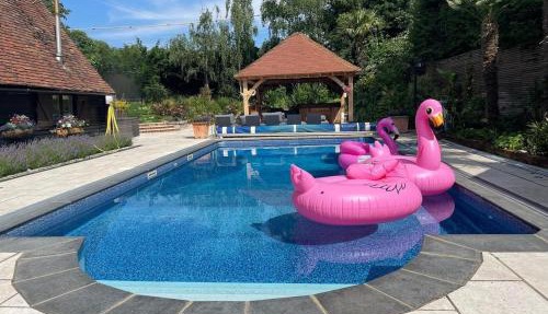 Plum Pudding Barn - private heated pool, hot tub & kids play area