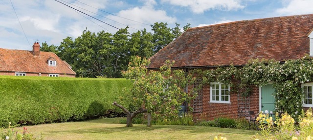 Plum Pudding Cottage by Bloom Stays - sleeps 2 guests in 1 bedroom