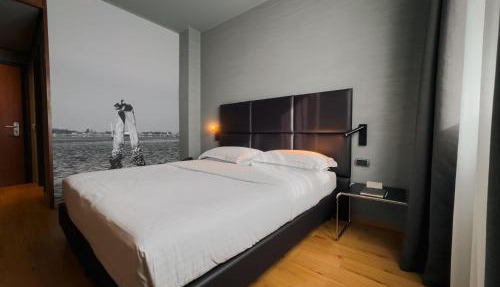 Point Hotel