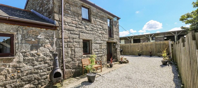 POLGEAR VIEW, romantic, luxury holiday cottage in Redruth