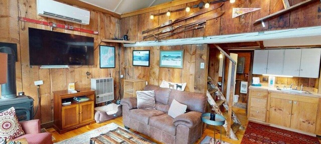 Pond View Cabin-Rustic 2 Bedroom-Sleeps 4
