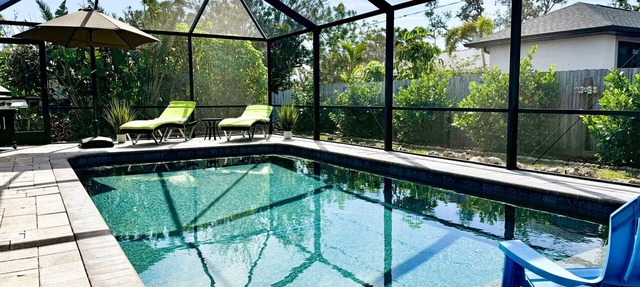 Pool & Beach – Shark Teeth Hunting – Families welcome – Pool Heater included!