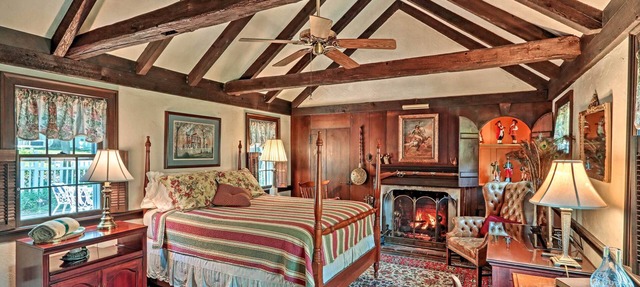 Pool & Courtyard: Timeless Home in Lansdale