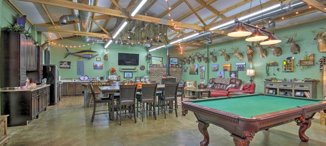 Pool & Fire Pit! 'Outlaw Gameroom' in St Matthews