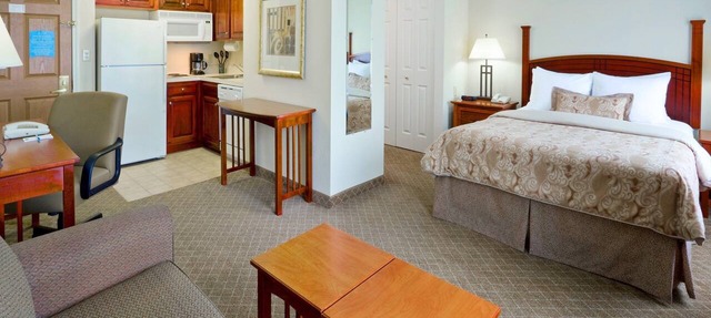Pool. Free Breakfast Buffet. Private Studio 20 Min from Princeton.