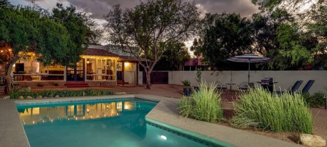Pool/Historic & Charming/2BR 2BA/Fenced Yard