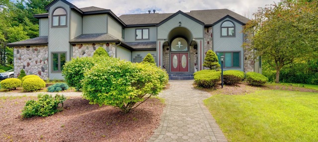 Pool Table + Deck: Luxury Mansion in Niskayuna!