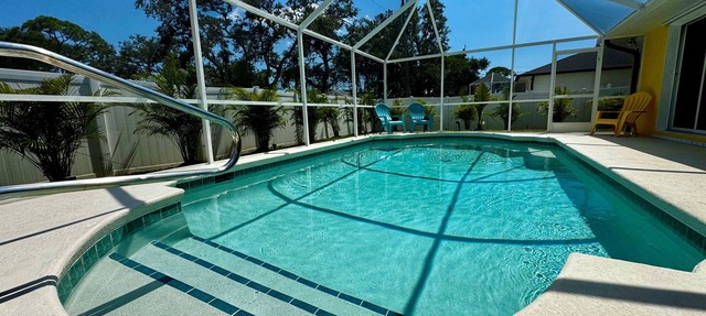 Pool Villa, 3BR/2BA, close to Manasota Beach, Siesta Key, office