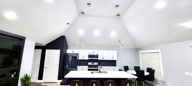 PoolerBnB, Spacious Modern Getaway near Savannah!