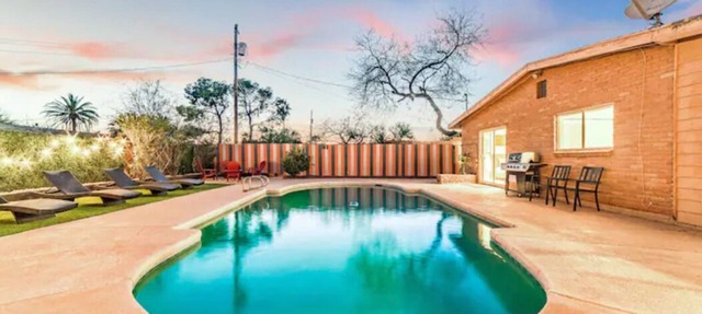 Poolside Chic: Large Group Getaway! Wow