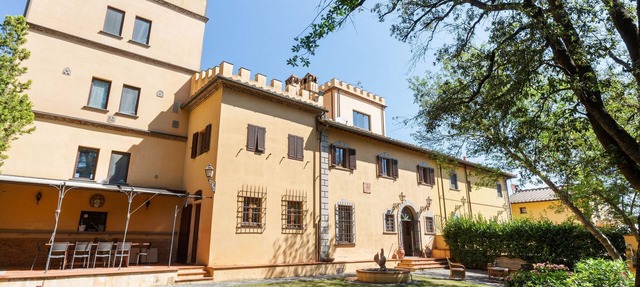Poolside Leisure in Empoli Hideaway